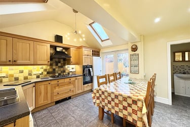 4 bed house, Chestnut Grove, West Bridgford, Nottingham, NG27JG - Image 2